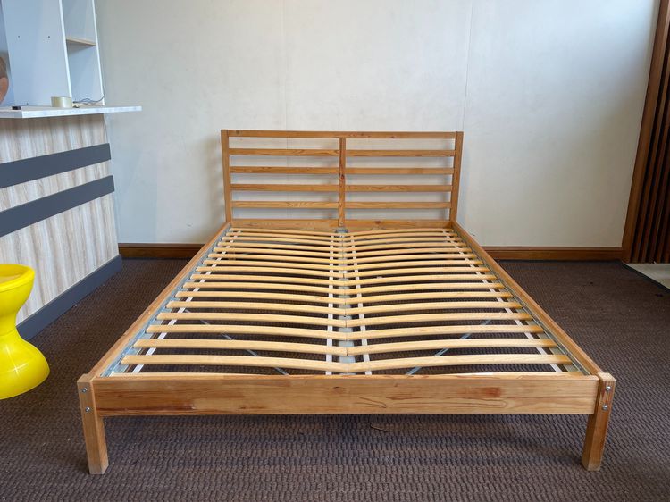 ใหญ่ เตียง 5 ฟุต แบรนด์ IKEA รุ่น tarva โครงไม้สน