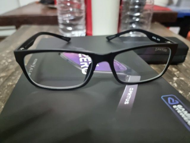แว่นกรองแสง OPHTUS รุ่น Zero เลนส์ RetinaX Clear 
สำหรับเกมเมอร์