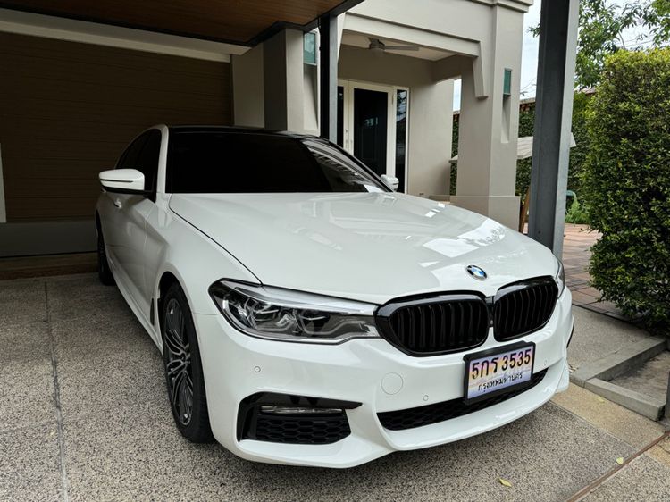 BMW Series 5 2018 530e Sedan ปลั๊กอินไฮบริด (PHEV) เกียร์อัตโนมัติ ขาว