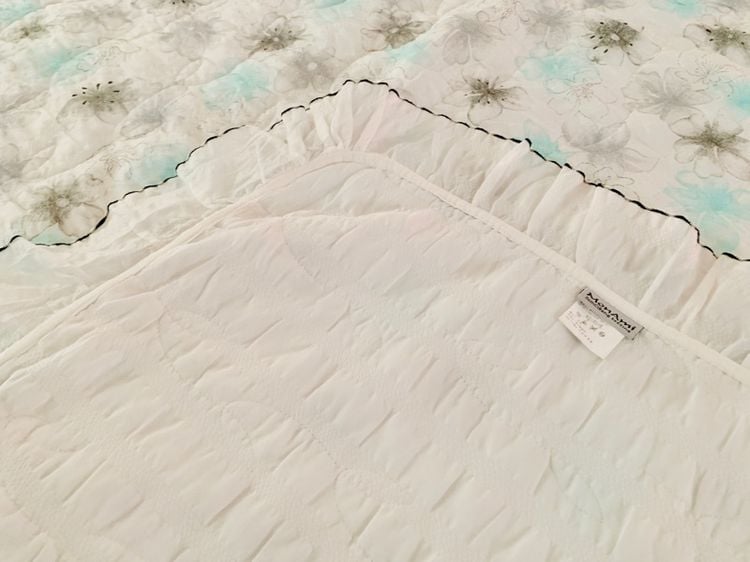 ผ้าห่ม (แบบบาง) ขนาด 5.5ฟุต สีขาวลายดอกฟ้าเทามีระบาย ยี่ห้อ Mon Ami (ใหม่) มือสองสภาพดี สินค้าญี่ปุ่น-เกาหลีแท้ รูปที่ 10