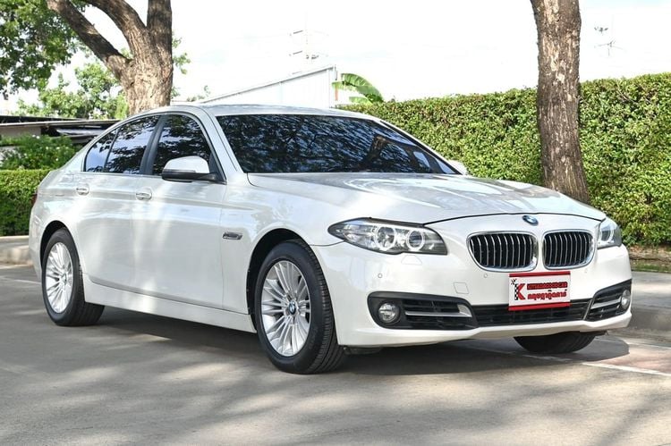BMW Series 5 2015 520i Sedan เบนซิน เกียร์อัตโนมัติ ขาว รูปที่ 1