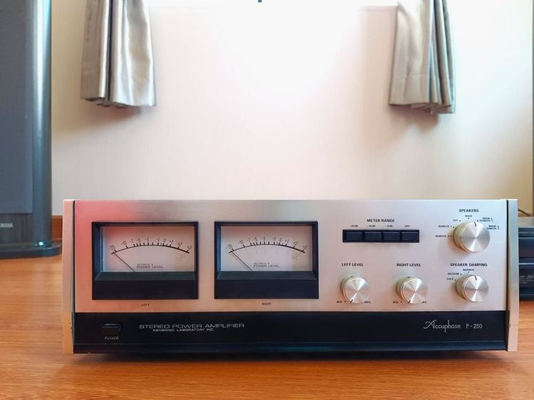Power amp Accuphase P-250