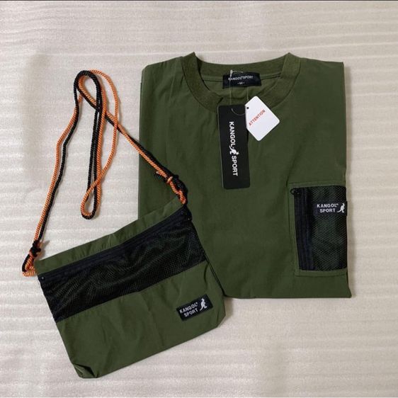 Kangol sacoche bag สภาพใหม่มาก กว้าง 7.5  ยาว 9.5 นิ้ว สภาพ​สวย แบรนด์ดังของญี่ปุ่น ทรงสวย ผ้าแห้งไว ยืดหยุ่น บางเบามากๆ สีสวย ป้ายแบรนด์ครบ รูปที่ 6