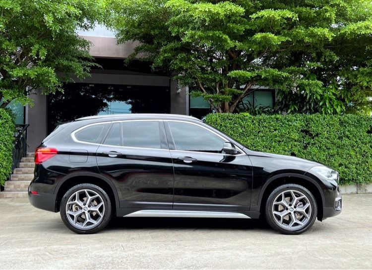 BMW X1 2020 2.0 sDrive18d xLine Utility-car ดีเซล ไม่ติดแก๊ส เกียร์อัตโนมัติ ดำ รูปที่ 2