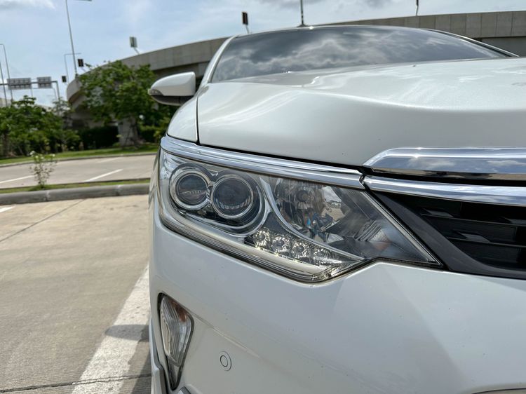 Toyota Camry 2017 2.5 Hybrid Premium Sedan ไฮบริด ไม่ติดแก๊ส เกียร์อัตโนมัติ ขาว รูปที่ 4