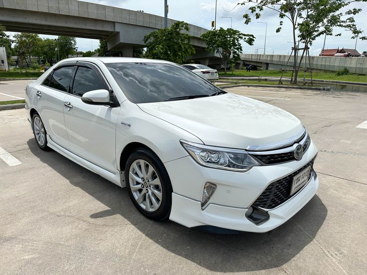 Toyota Camry 2017 2.5 Hybrid Premium Sedan ไฮบริด ไม่ติดแก๊ส เกียร์อัตโนมัติ ขาว รูปที่ 2