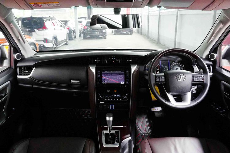 Toyota Fortuner 2020 2.4 V Utility-car ดีเซล เกียร์อัตโนมัติ ขาว รูปที่ 4