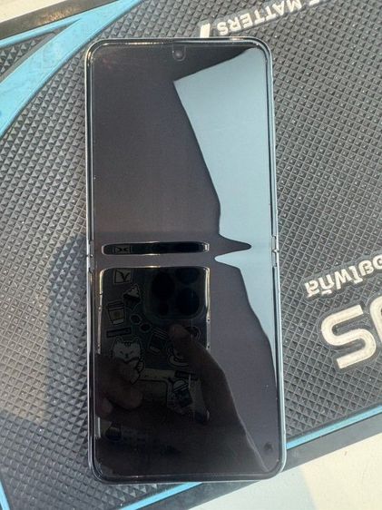 Galaxy Z Flip 5 256 GB ขายค่ะ SAMSUNG GALAXY Z FLIP5 256GB สีเขียว มีประกันSAMSUNG CARE 2ปี หมด2025 เครื่องสวย สภาพดี อุปกรณ์ครบกล่อง ราคาต่อรองได้