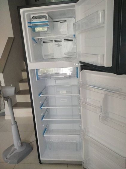 ขายตู้เย็นToshiba 8.9 คิว ( ใช้งานได้ 1 เดือน)