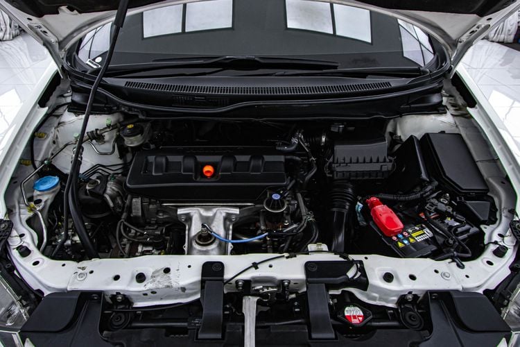 Honda Civic 2013 1.8 S i-VTEC Sedan เบนซิน เกียร์อัตโนมัติ ขาว รูปที่ 4