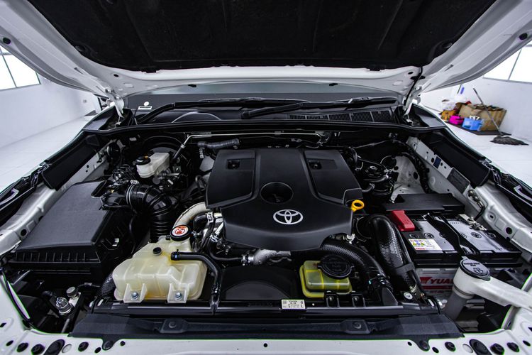 Toyota Fortuner 2020 2.4 LEGENDER 2WD AT Utility-car ดีเซล ไม่ติดแก๊ส เกียร์อัตโนมัติ ขาว รูปที่ 4