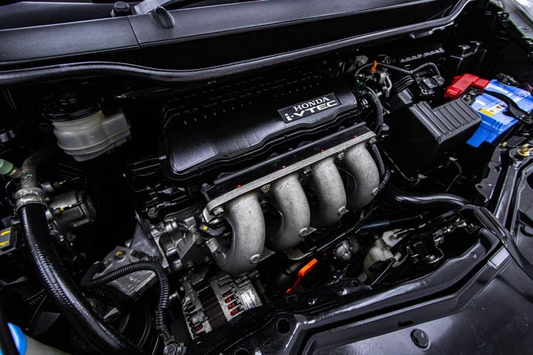 Honda Jazz 2011 1.5 V Sedan เบนซิน ไม่ติดแก๊ส เกียร์อัตโนมัติ ดำ รูปที่ 4