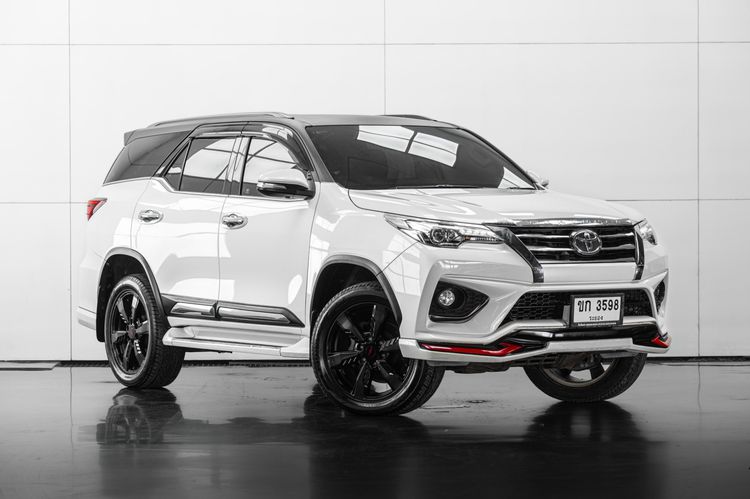 Toyota Fortuner 2016 2.8 TRD Sportivo 4WD Utility-car ดีเซล ไม่ติดแก๊ส เกียร์อัตโนมัติ ขาว รูปที่ 2