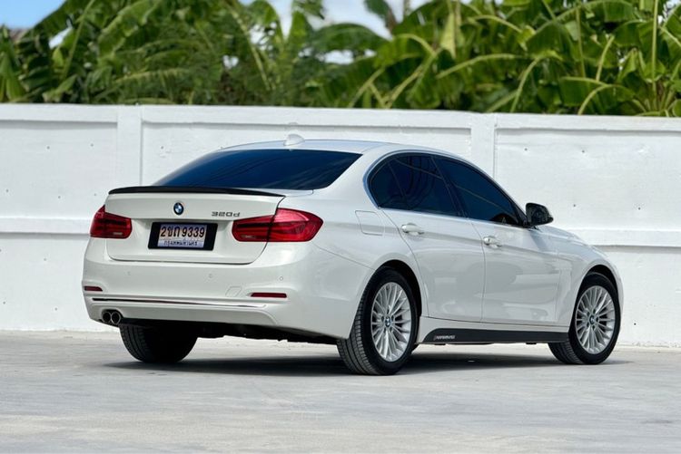 BMW Series 3 2018 320d Sedan ดีเซล ไม่ติดแก๊ส เกียร์อัตโนมัติ ขาว รูปที่ 4