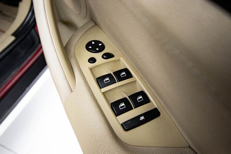 BMW X1 2012 2.0 sDrive18i Utility-car เบนซิน ไม่ติดแก๊ส เกียร์อัตโนมัติ แดง รูปที่ 4