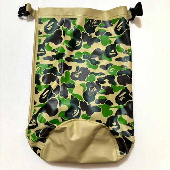 กระเป๋าลายคาโม่ Bape ทรงกระบอก กันน้ำได้ ลายหน้าลิงสวยๆทั้งใบ ขนาด สูง 41 Cm. เส้นผ่าศูนย์กลาง 18 Cm สภาพสมบูรณ์ สภาพใหม่ ตัวล็อคสมบูรณ์ครับ รูปที่ 7