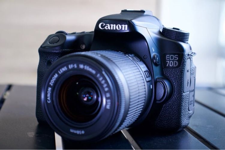 กล้อง DSLR ไม่กันน้ำ Canon EOS 70D เลนส์ EFS 18-55MM f 4-5.6 IS STM 