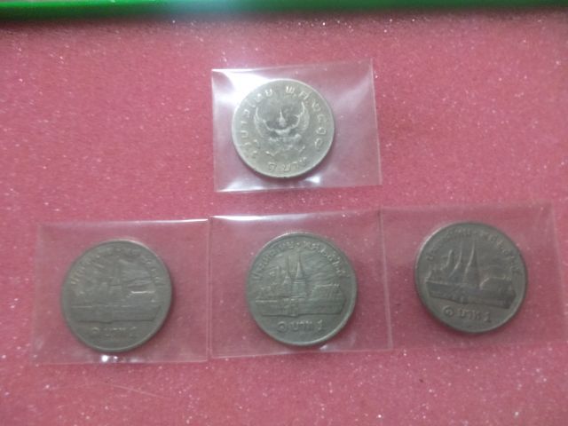 เหรียญไทย เหรียญ 1 บาท หลังครุฑ ปี2017 หลังวัดพระแก้ว ปี2525
