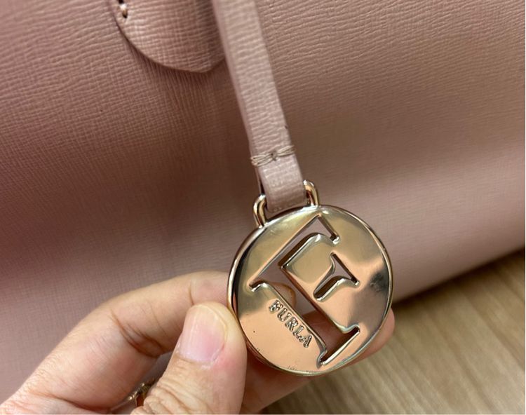 กระเป๋าถือ แบรนด์ FURLA สีนู้ด รูปที่ 6