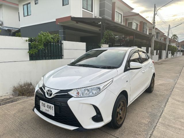 รถ Toyota Yaris 1.2 Entry สี ขาว