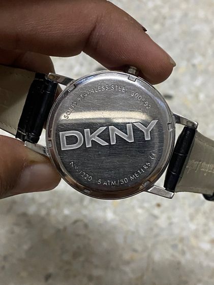 นาฬิกายี่ห้อ DKNY  ควอทซ์ แท้มือสอง เรือนใหญ่ สายหนังเปลี่ยนใหม่  1200฿ รูปที่ 2