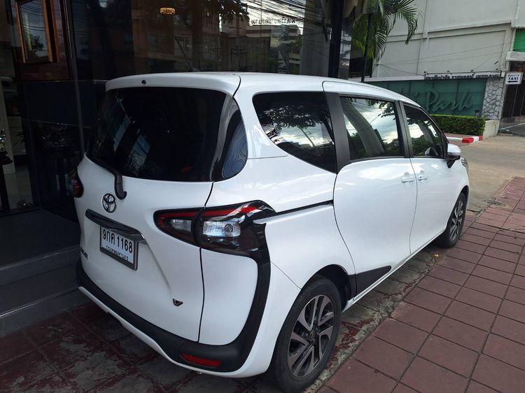 Toyota Sienta 2019 1.5 V Utility-car เบนซิน ขาว รูปที่ 4