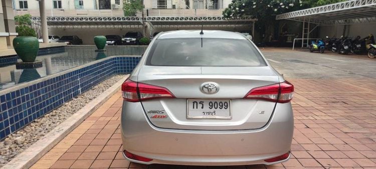 Toyota Yaris ATIV 2017 1.2 E Sedan เบนซิน ไม่ติดแก๊ส เกียร์อัตโนมัติ เทา รูปที่ 3