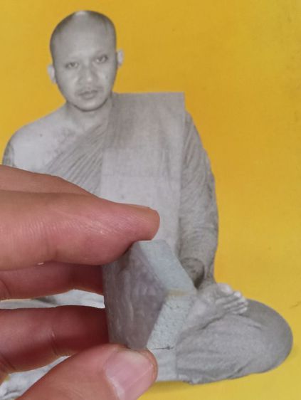 พระขุนแผนพรายโลงลั่น หลวงพ่อชำนาญ อุตตมปัญโญ ออกที่วัดบางกุฏีทอง จ.ปทุมธานี (ปัจจุบันเป็นเจ้าอาวาสวัดชินวราราม วรวิหาร ในราชทินนาม ท่านเจ้าคุณพระมงคลวโรปการ) รูปที่ 12