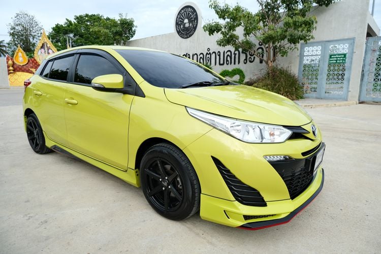 Toyota Yaris 2018 1.2 E Sedan เบนซิน ไม่ติดแก๊ส เกียร์อัตโนมัติ เหลือง