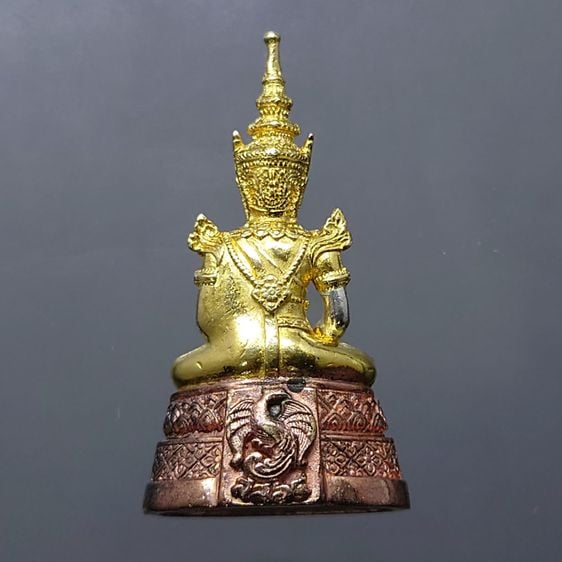 พระพุทธมหามณีรัตนปฏิมากร (พระแก้วมรกต) เนื้อเงินสามกษัตริย์ กรมสรรพสามิต ครบรอบ 64 ปี พ.ศ.2539 พร้อมกล่องเดิม รูปที่ 4