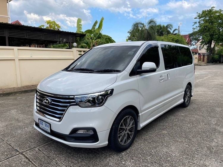 Hyundai H-1  2019 2.5 Limited III Van ดีเซล ไม่ติดแก๊ส เกียร์อัตโนมัติ ขาว