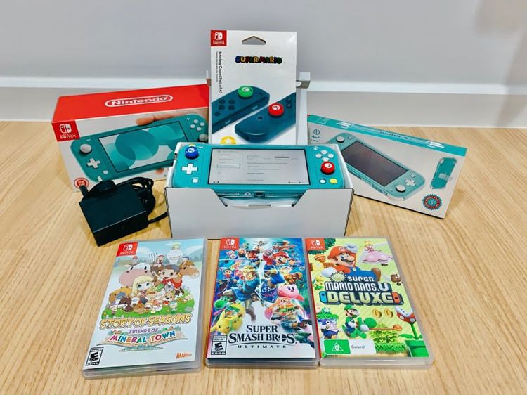 เกมส์นินเทนโด และอุปกรณ์ Nintendo switch lite สีเขียว มือสอง อุปกรณ์ครบกล่อง 