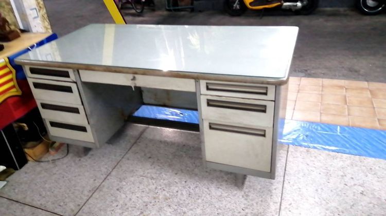โต๊ะทำงาน เหล็ก เทา โต๊ะ8ลิ้นชักKINGDOM TM 3060ขนาด5ฟุตพัน9 ปูกระจกแถมเก้าอี้โทร0813195660