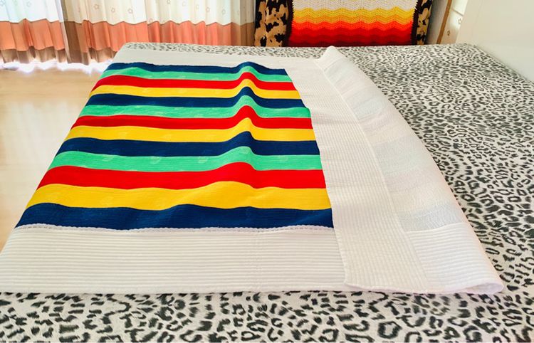 ผ้าห่ม หรือผ้าคลุมเตียง ขนาด 5-5.5ฟุต งานผ้าแพรหลากสีขลิบขอบลูกไม้ขอบสีขาวเย็บลายลอนรอบด้าน (สภาพใหม่) มือสองสภาพดี สินค้าญี่ปุ่น-เกาหลีแท้ รูปที่ 12