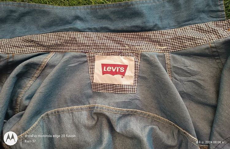 เสื้อเชิ้ตยี่ห้อ Levi’s Size L 