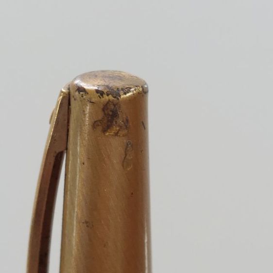 ปากกาเชฟเฟอร์ด้านสีทองหัวทอง14kมีร่องลอยการใช้มาแล้วค่ะปลอกปากกามีถลอกแต่ไม่มีบุบค่ะ รูปที่ 9