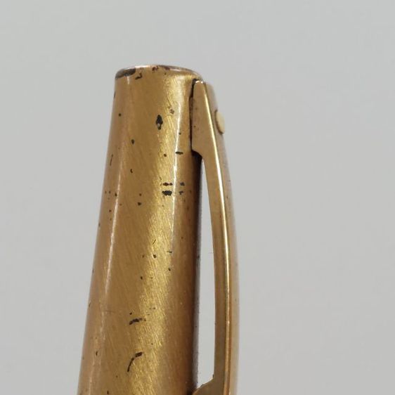 ปากกาเชฟเฟอร์ด้านสีทองหัวทอง14kมีร่องลอยการใช้มาแล้วค่ะปลอกปากกามีถลอกแต่ไม่มีบุบค่ะ รูปที่ 5