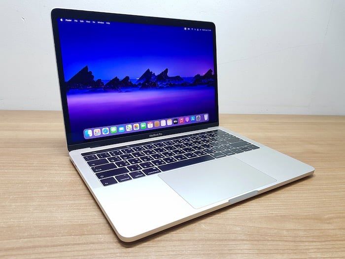 Apple Macbook Pro 13 Inch แมค โอเอส 8 กิกะไบต์ อื่นๆ ไม่ใช่ MacbookPro (Retina13-inch, 2019) Touchbar Quad-Core i5 1.4Ghz SSD 128Gb Ram 8Gb สี Silver ราคาน่าโดน