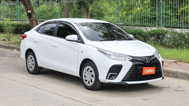 รถ Toyota Yaris ATIV 1.2 Entry สี ขาว