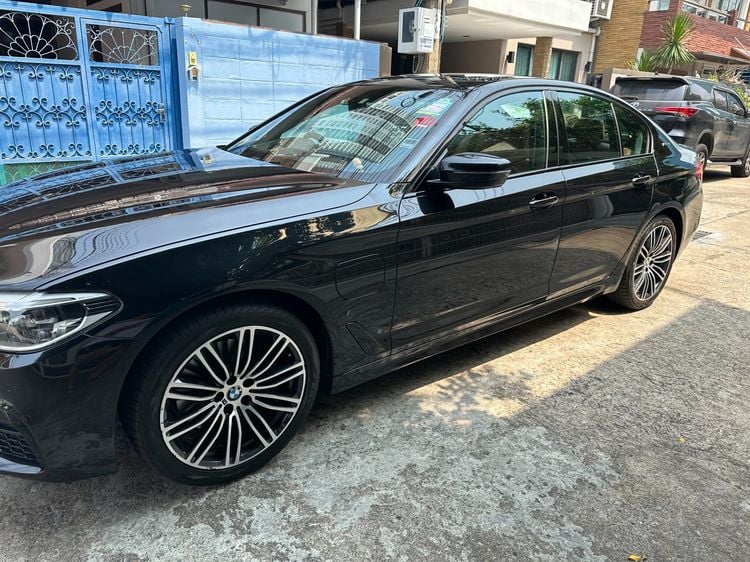 BMW Series 5 2019 530e Sedan ปลั๊กอินไฮบริด (PHEV) ไม่ติดแก๊ส เกียร์อัตโนมัติ ดำ
