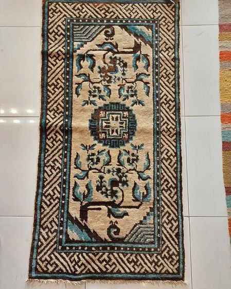 พรมขนแกะถักมือ (Handmade Carpet) ขนาด 60 x 120 cm. Peking Rug ผลิตในจีนช่วงปี 1920 งานสะสม สภาพดี ขนแกะนุ่มเรียบ ไม่อมฝุ่น อายุการใช้งานนาน 