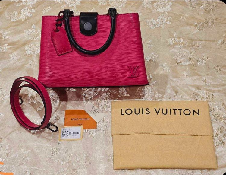 หนังแท้ หญิง ชมพู ขายกระเป๋า Louis Vuitton 