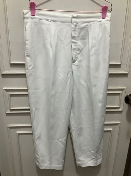 กางเกงขายาว สีขาว เอว 32 สะโพก 42 ยาว 34.5 นิ้ว 50 บาท