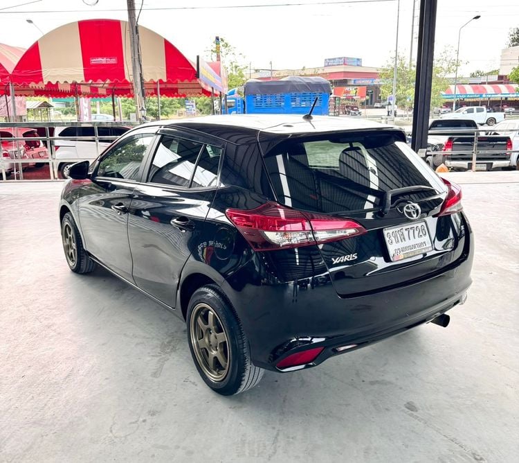 Toyota Yaris 2019 1.2 E Sedan เบนซิน ไม่ติดแก๊ส เกียร์อัตโนมัติ ดำ รูปที่ 3
