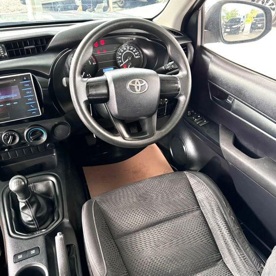 Toyota Hilux Revo 2017 2.4 J Plus Pickup เบนซิน ไม่ติดแก๊ส เกียร์ธรรมดา เทา รูปที่ 2