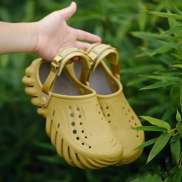 Crocs รองเท้าแบบสวมและโลฟเฟอร์ หนัง PU UK 10.5 | EU 45 1/3 | US 11 หลากสี รองเท้าเพื่อ​สุขภาพ​