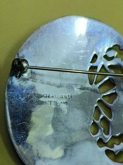 (1667) เข็มกลัดเงินลงถมเก่า รูปนางเมขลา รูปที่ 3