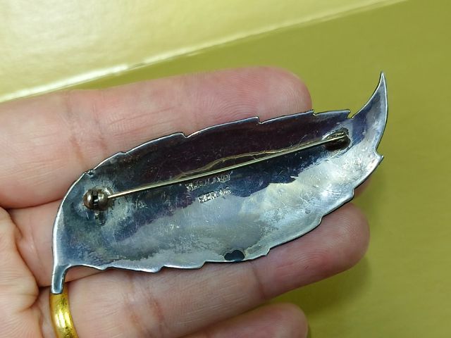 (2528) เข็มกลัดเงินลงถมเก่า รูปนางเมขลา รูปที่ 5