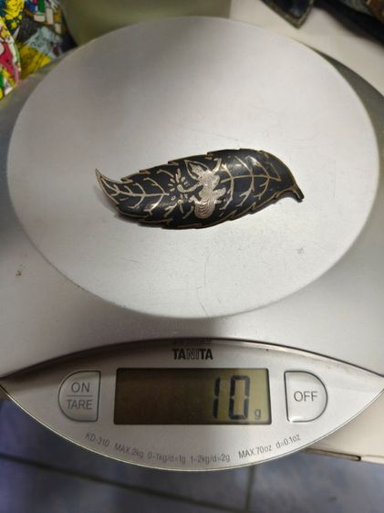 (2528) เข็มกลัดเงินลงถมเก่า รูปนางเมขลา รูปที่ 8