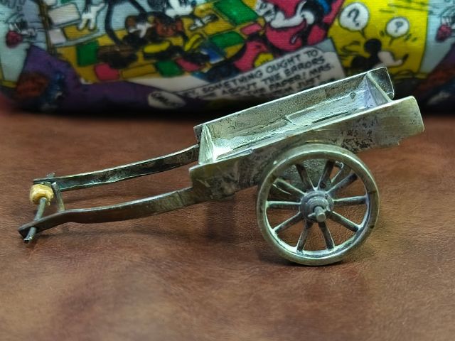 (435) เกวียนเงินงานเก่า ขายตามสภาพ